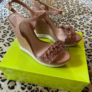 Gianni Bini Petall Wedge Sandals 9.5